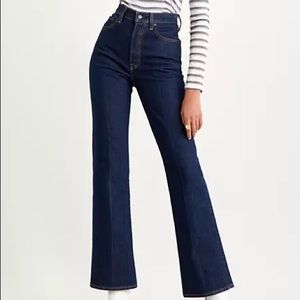 *NEW* Levi’s Ribcage Bootcut Jeans